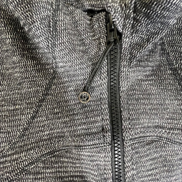 Lululemon Define Jacket Women’s Black Gray Athletic Performance Sz 4 Aprox Gym - Picture 2 of 7